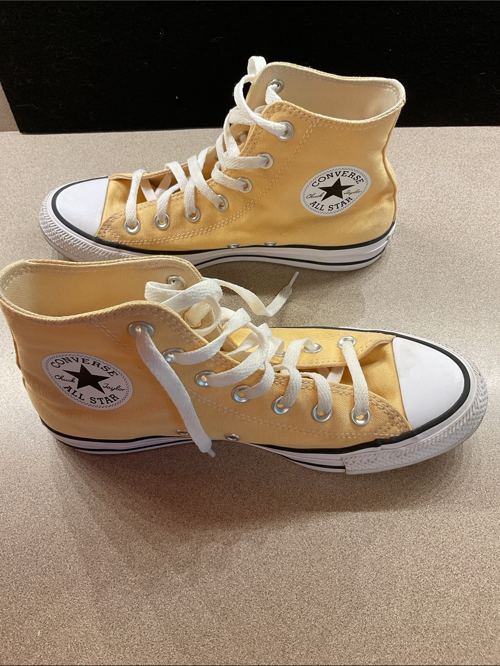Converse - Picture 3 of 10